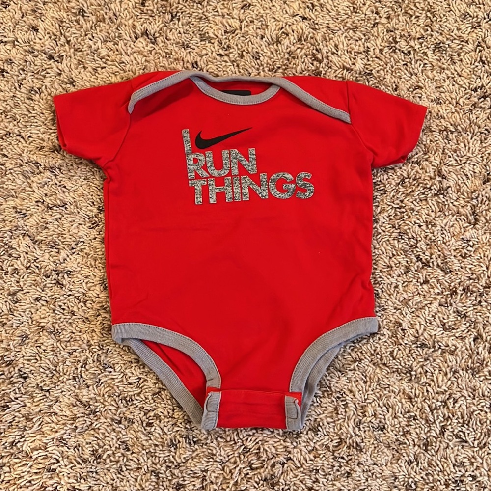 Nike brand baby onesie size 6-9 months ❤️